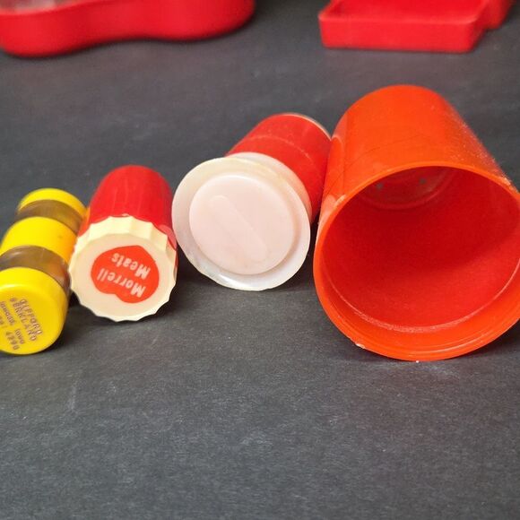 (6) Vintage Salt & Pepper Shaker Sets Plastic Bakelite Plus Extras - Picture 14 of 16